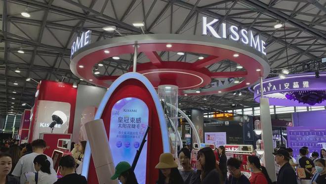 家化、自然堂等美妆企业亮相美博会！mg不朽情缘游戏网站登录【现场】(图15)
