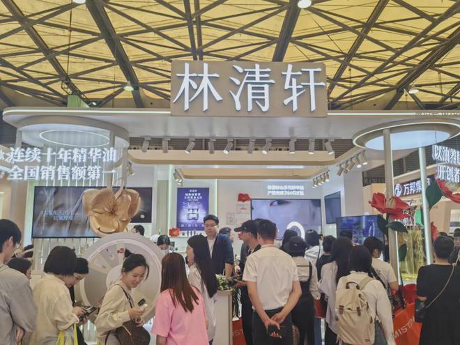 家化、自然堂等美妆企业亮相美博会！mg不朽情缘游戏网站登录【现场】(图26)